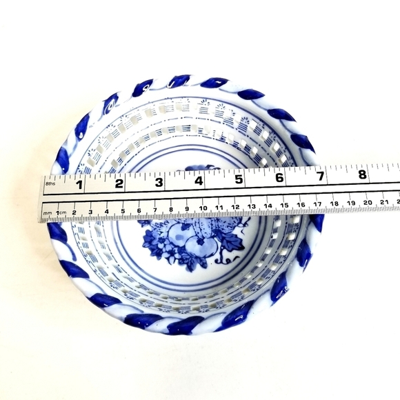 Vintage Blue and white Chinese Reticulated Dish Bowl - Picture 5 of 6